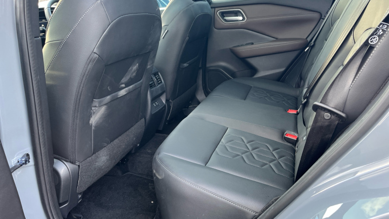 Nissan Qashqai 1.3 DiG-T MH Tekna 5dr Petrol Hatchback